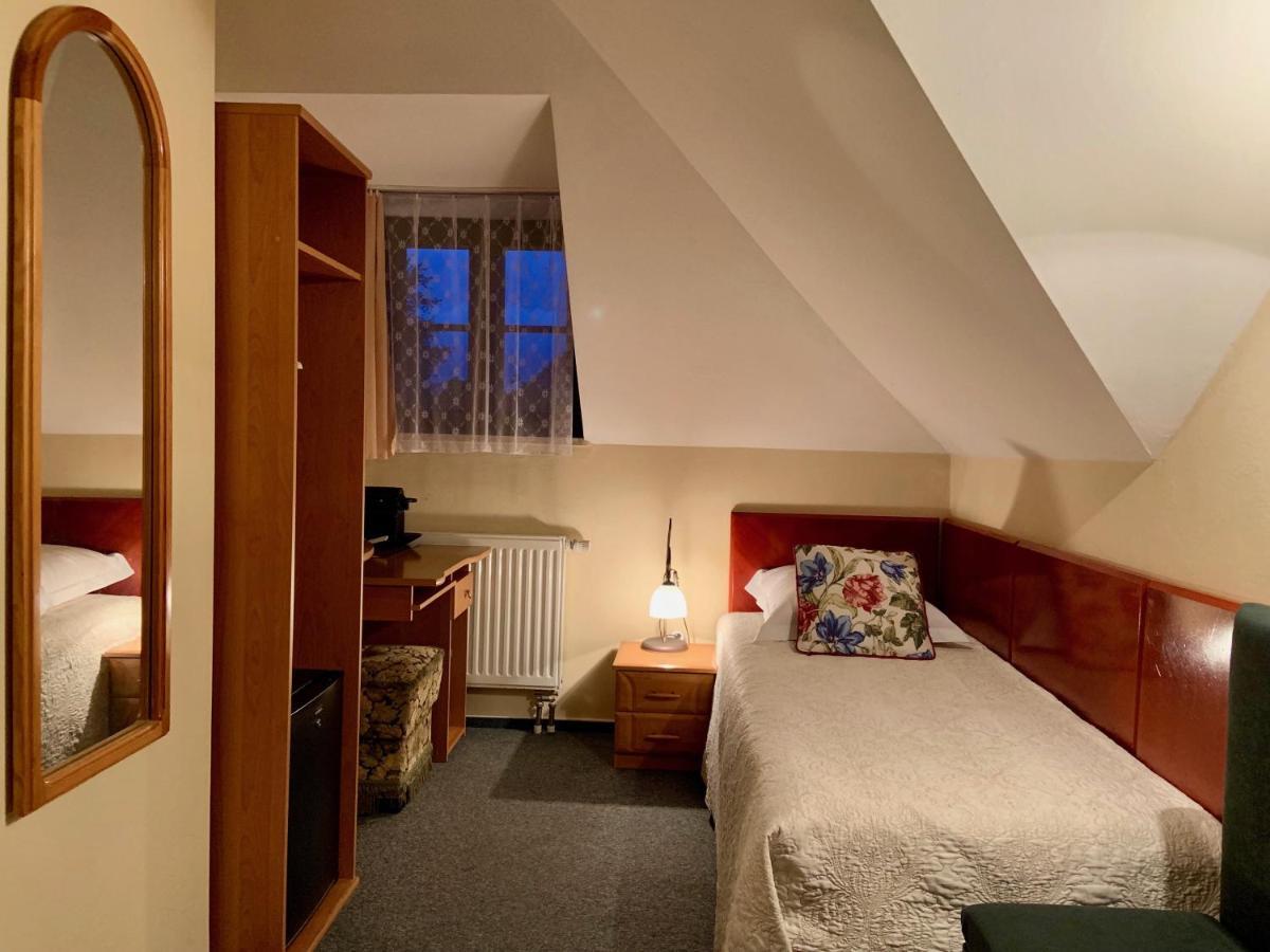 Hotel Wenus Казимеж-Дольны Экстерьер фото